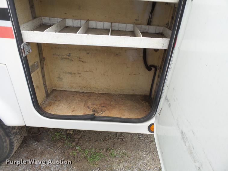 image for item DD2401 1995 GMC C3500 bucket truck