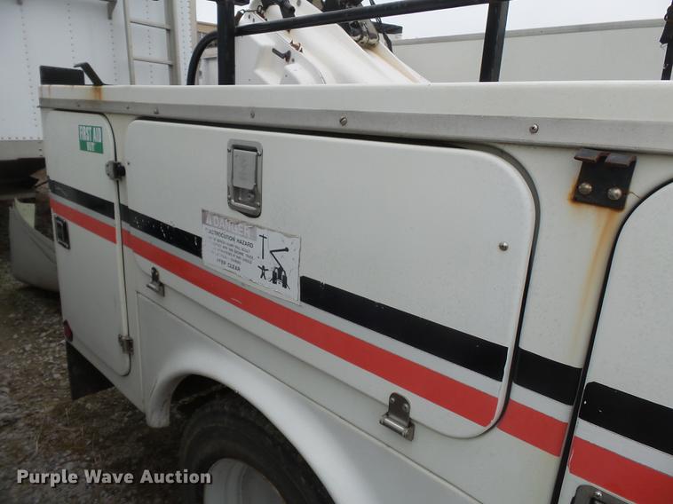 image for item DD2401 1995 GMC C3500 bucket truck