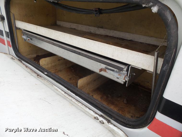 image for item DD2401 1995 GMC C3500 bucket truck