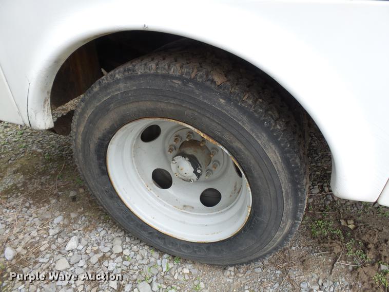 image for item DD2401 1995 GMC C3500 bucket truck