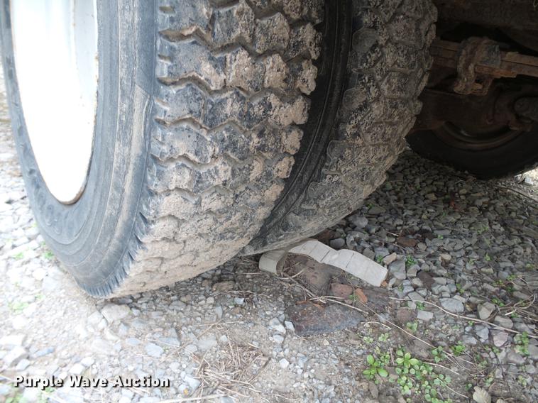 image for item DD2401 1995 GMC C3500 bucket truck