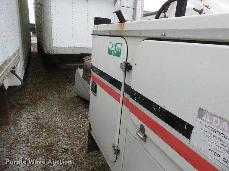 image for item DD2401 1995 GMC C3500 bucket truck