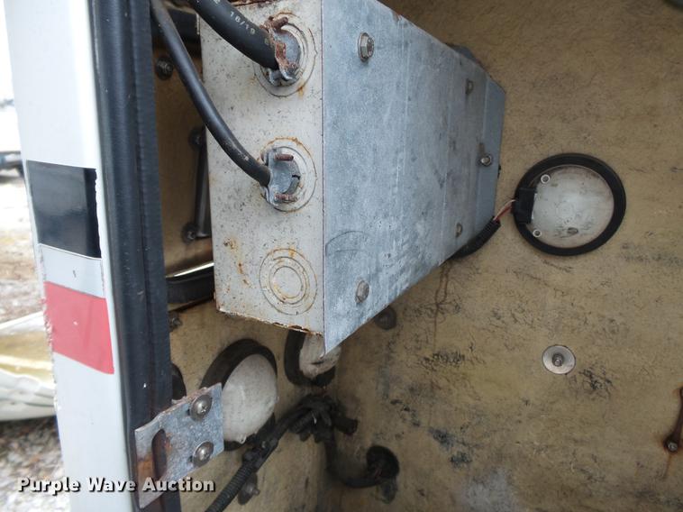 image for item DD2401 1995 GMC C3500 bucket truck