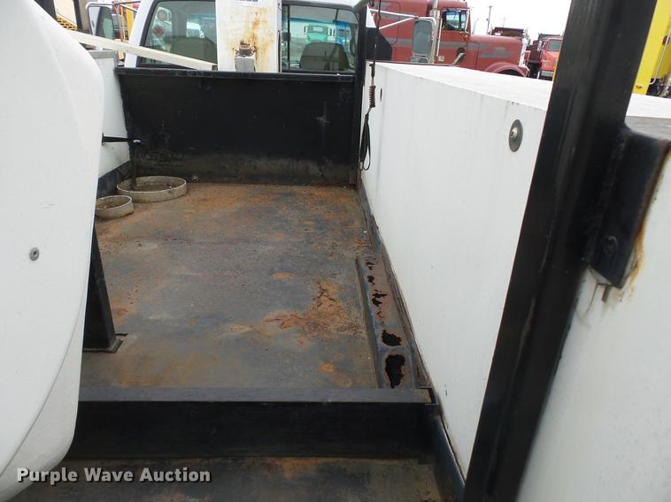 image for item DD2401 1995 GMC C3500 bucket truck