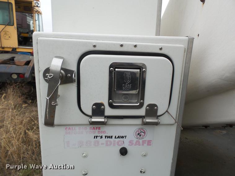 image for item DD2401 1995 GMC C3500 bucket truck