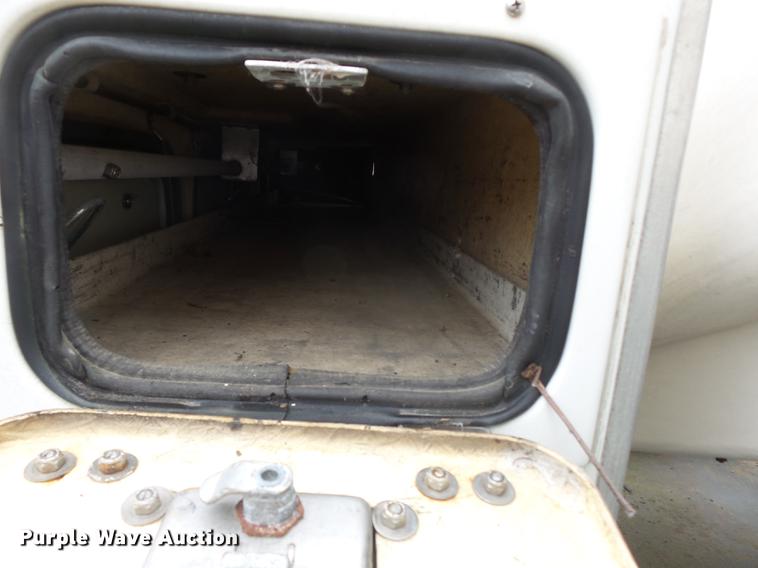 image for item DD2401 1995 GMC C3500 bucket truck