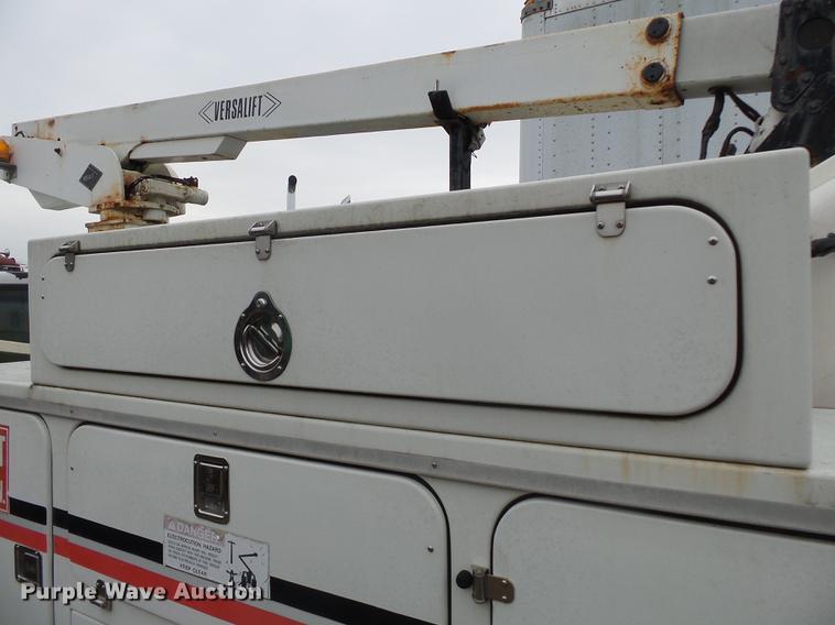image for item DD2401 1995 GMC C3500 bucket truck
