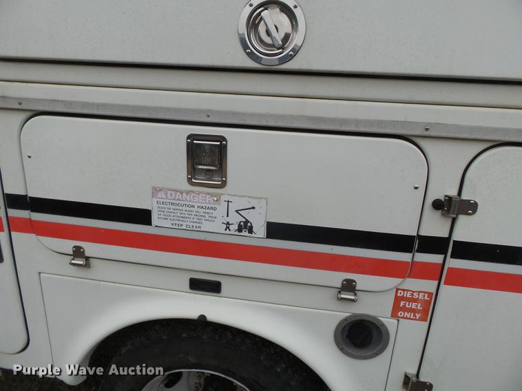 image for item DD2401 1995 GMC C3500 bucket truck