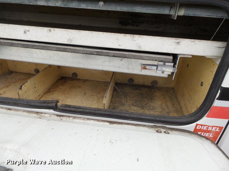 image for item DD2401 1995 GMC C3500 bucket truck