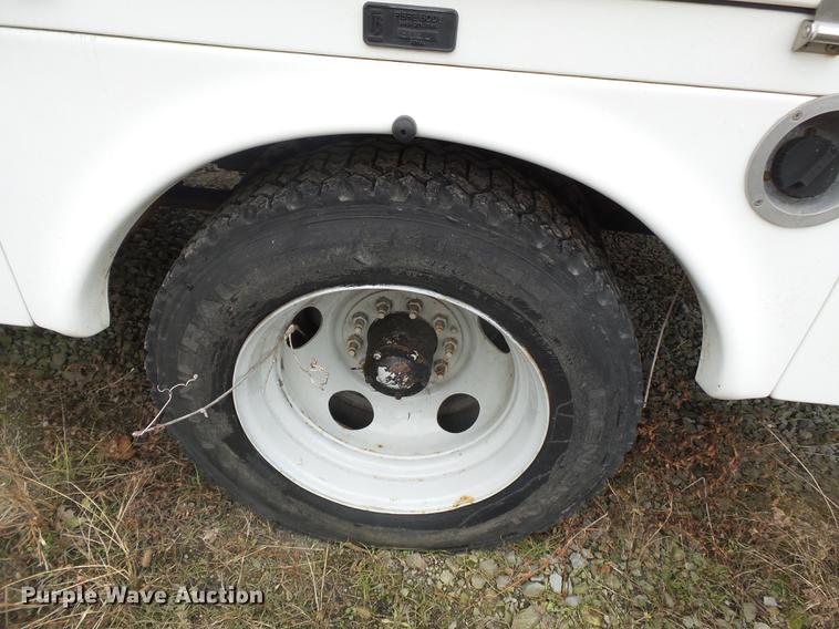 image for item DD2401 1995 GMC C3500 bucket truck