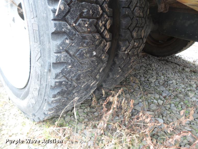 image for item DD2401 1995 GMC C3500 bucket truck