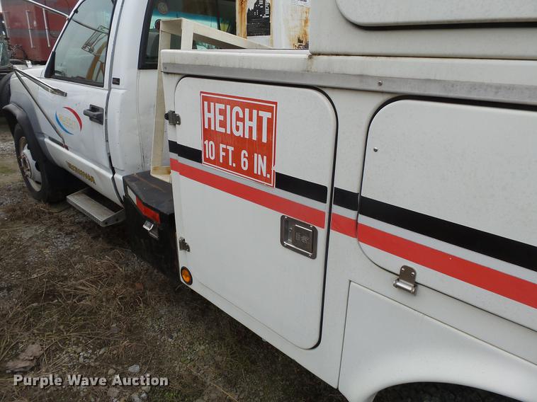 image for item DD2401 1995 GMC C3500 bucket truck