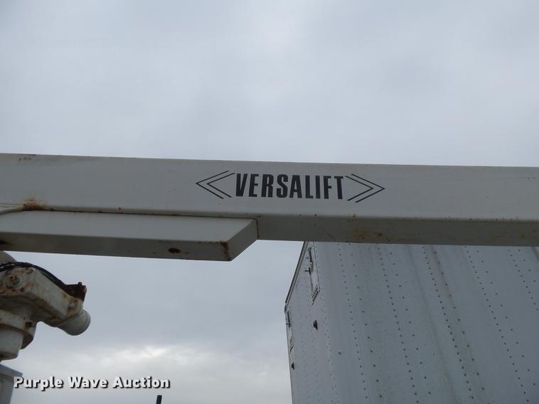 image for item DD2401 1995 GMC C3500 bucket truck