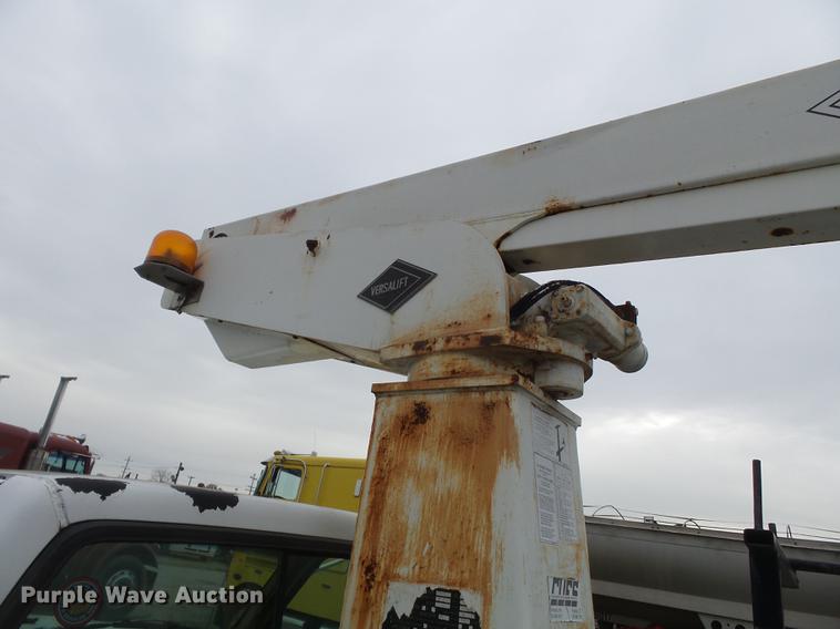 image for item DD2401 1995 GMC C3500 bucket truck