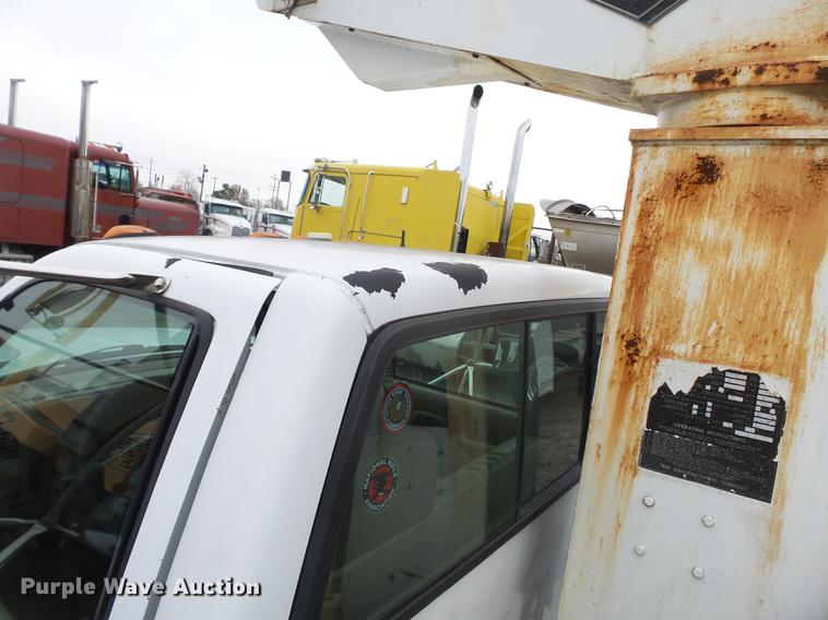 image for item DD2401 1995 GMC C3500 bucket truck