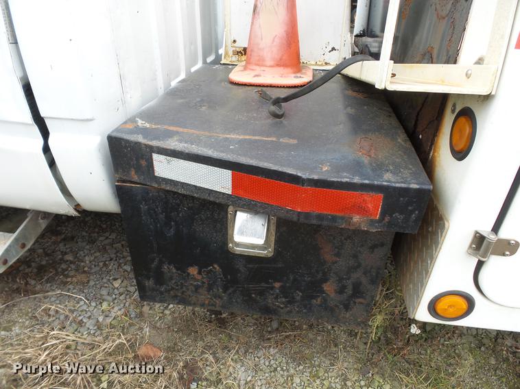 image for item DD2401 1995 GMC C3500 bucket truck