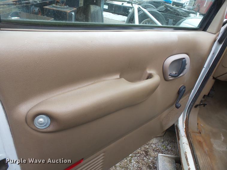 image for item DD2401 1995 GMC C3500 bucket truck