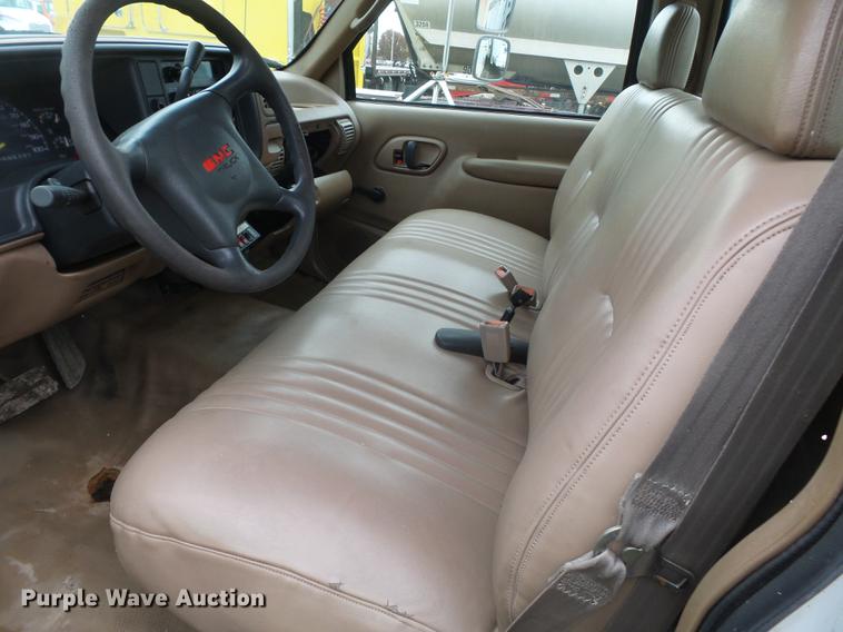 image for item DD2401 1995 GMC C3500 bucket truck