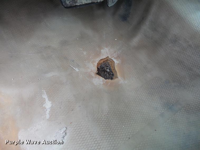 image for item DD2401 1995 GMC C3500 bucket truck