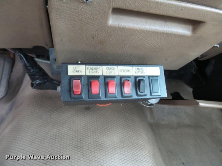 image for item DD2401 1995 GMC C3500 bucket truck