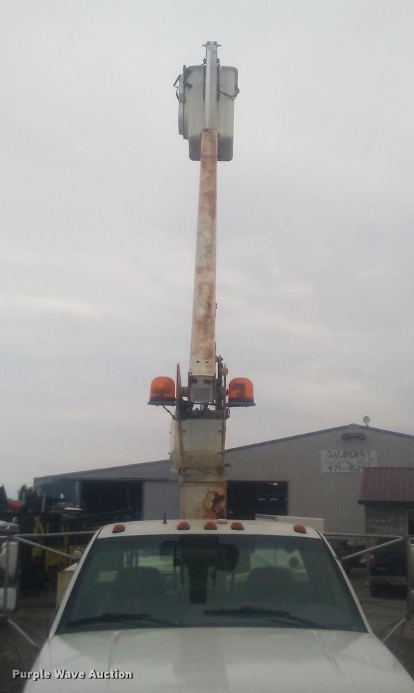 image for item DD2401 1995 GMC C3500 bucket truck