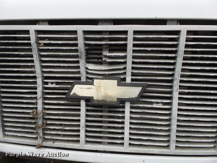 image for item DD2402 1995 Chevrolet Kodiak C6500 service truck with crane