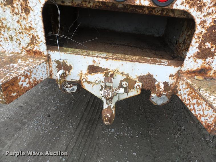 image for item DD2402 1995 Chevrolet Kodiak C6500 service truck with crane