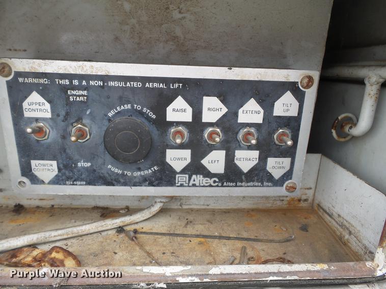 image for item DD2402 1995 Chevrolet Kodiak C6500 service truck with crane