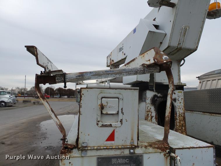 image for item DD2402 1995 Chevrolet Kodiak C6500 service truck with crane