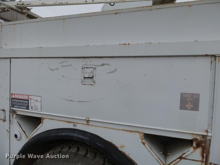 image for item DD2402 1995 Chevrolet Kodiak C6500 service truck with crane