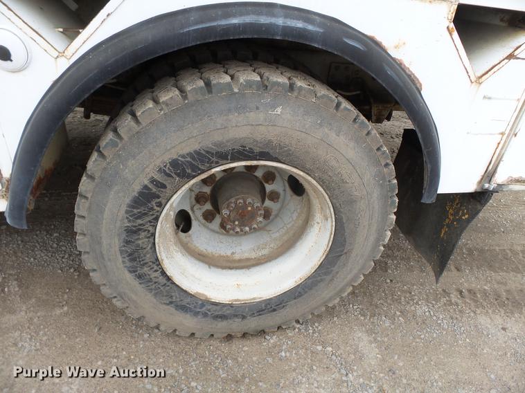 image for item DD2402 1995 Chevrolet Kodiak C6500 service truck with crane