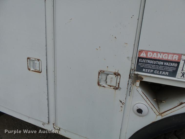 image for item DD2402 1995 Chevrolet Kodiak C6500 service truck with crane