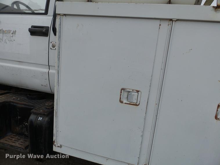 image for item DD2402 1995 Chevrolet Kodiak C6500 service truck with crane