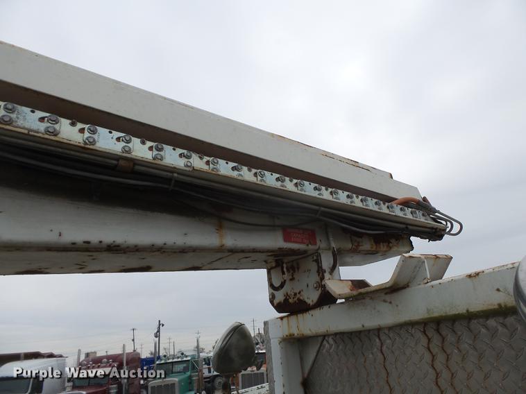 image for item DD2402 1995 Chevrolet Kodiak C6500 service truck with crane