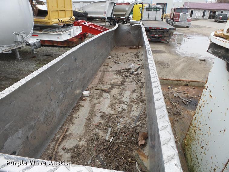 image for item DD2402 1995 Chevrolet Kodiak C6500 service truck with crane