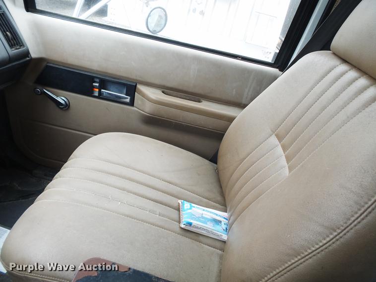 image for item DD2402 1995 Chevrolet Kodiak C6500 service truck with crane