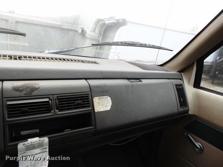 image for item DD2402 1995 Chevrolet Kodiak C6500 service truck with crane