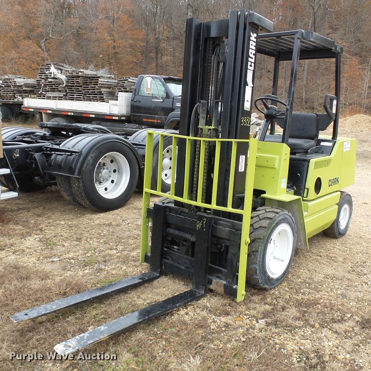 image for item DD2403 Clark GPX30 forklift