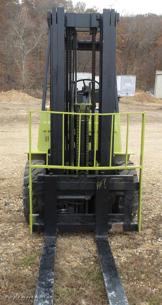 image for item DD2403 Clark GPX30 forklift