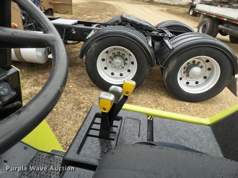 image for item DD2403 Clark GPX30 forklift