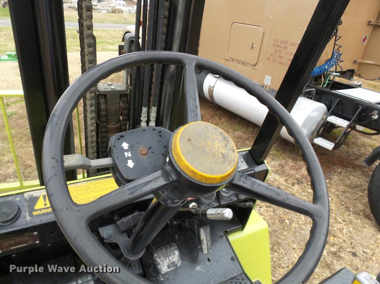 image for item DD2403 Clark GPX30 forklift