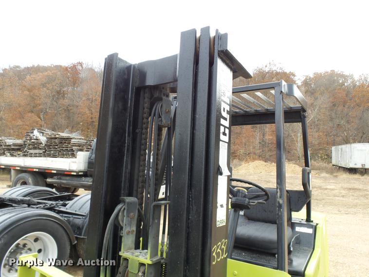 image for item DD2403 Clark GPX30 forklift