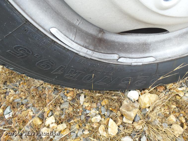 image for item DD2405 1996 Chevrolet 3500HD flatbed pickup truck