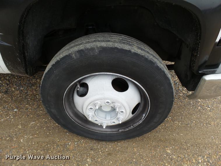 image for item DD2405 1996 Chevrolet 3500HD flatbed pickup truck