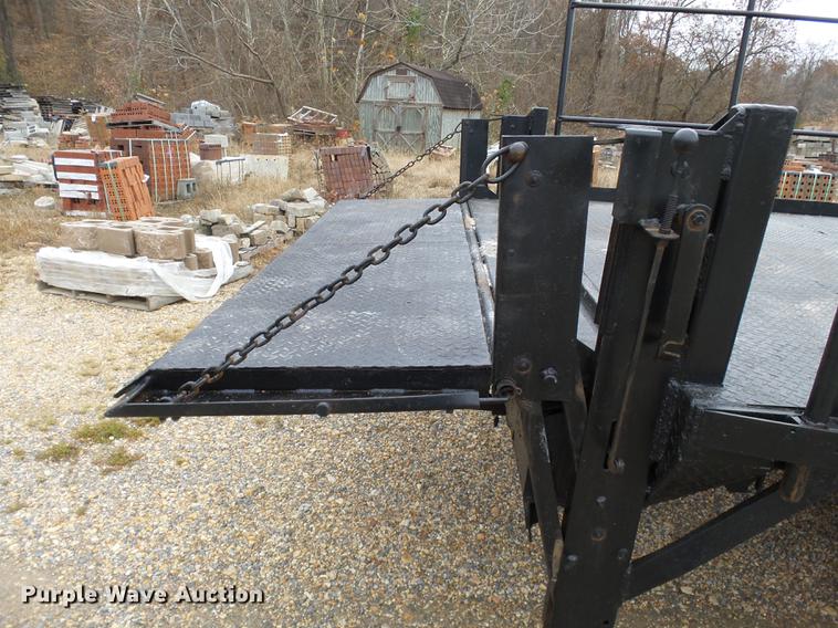 image for item DD2405 1996 Chevrolet 3500HD flatbed pickup truck