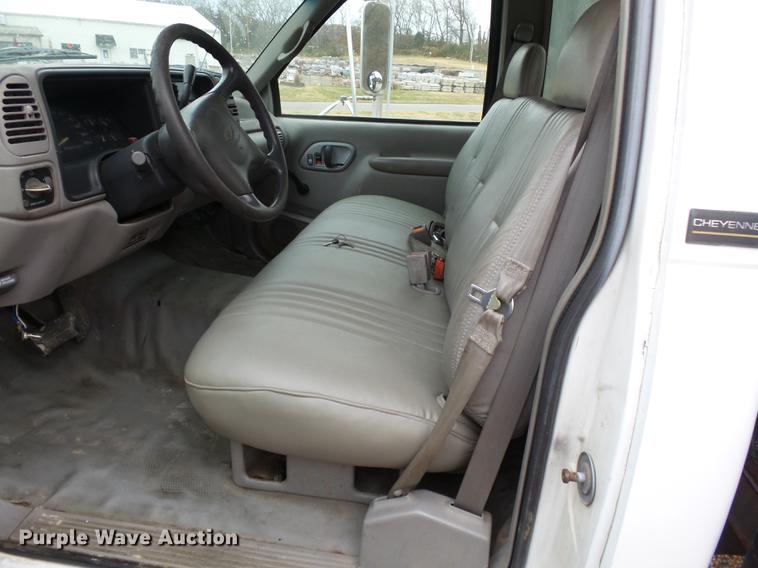 image for item DD2405 1996 Chevrolet 3500HD flatbed pickup truck