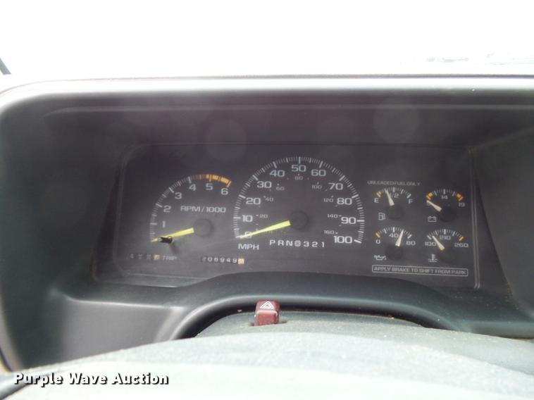 image for item DD2405 1996 Chevrolet 3500HD flatbed pickup truck