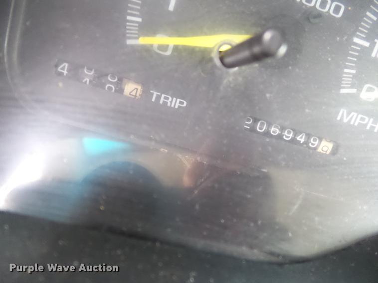 image for item DD2405 1996 Chevrolet 3500HD flatbed pickup truck