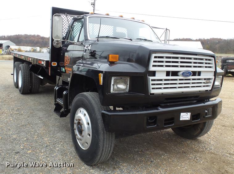 image for item DD2406 1990 Ford FT900 flatbed truck