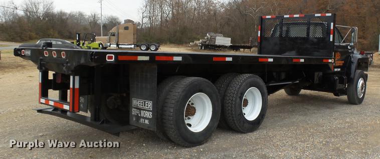 image for item DD2406 1990 Ford FT900 flatbed truck